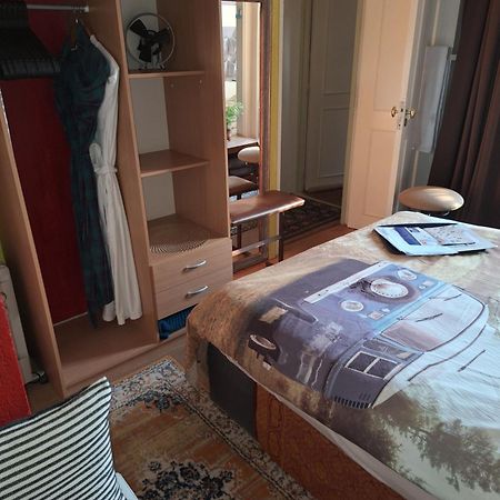 Homey Budget Bedroom Amsterdam Bagian luar foto