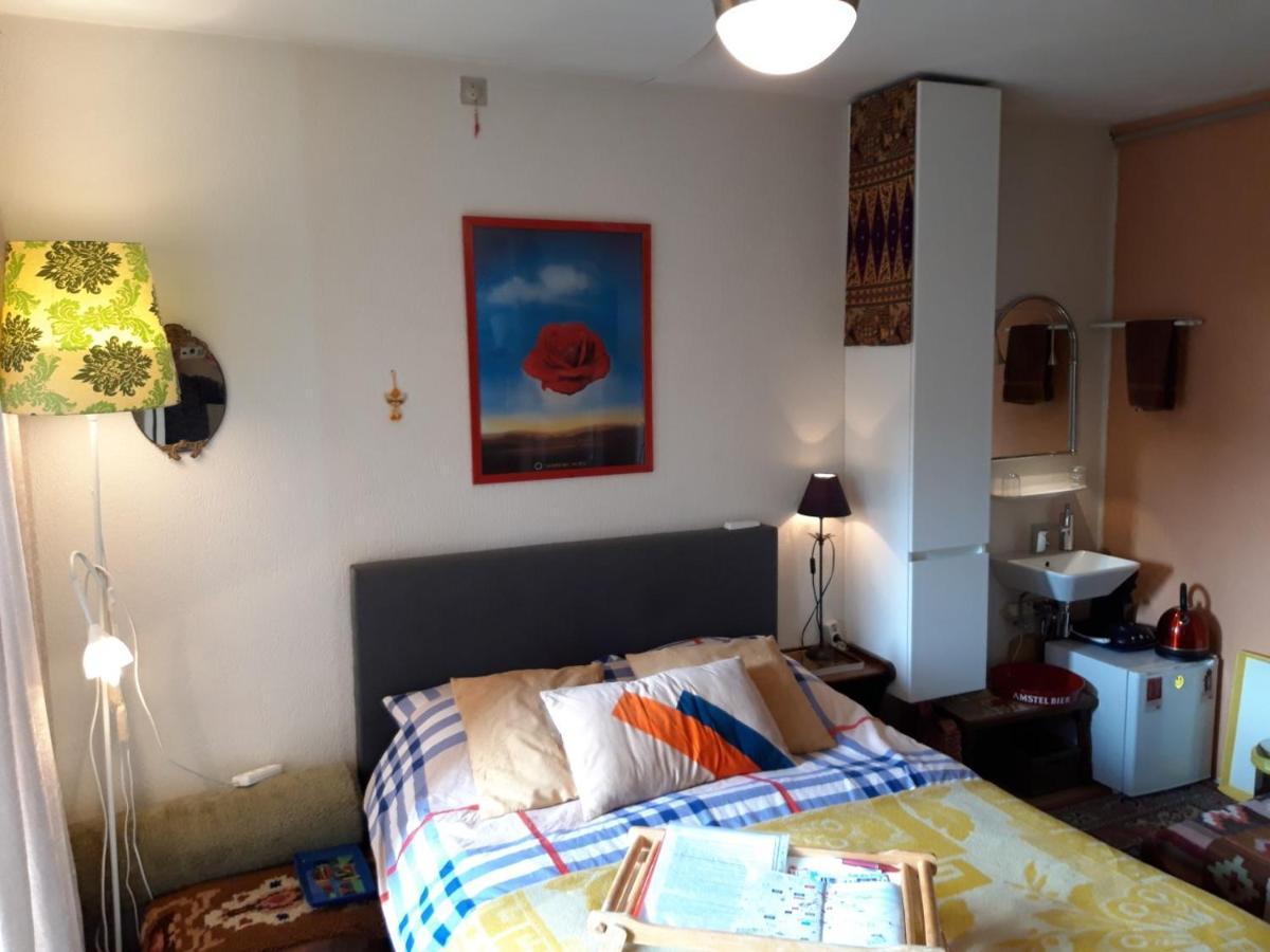 Homey Budget Bedroom Amsterdam Bagian luar foto