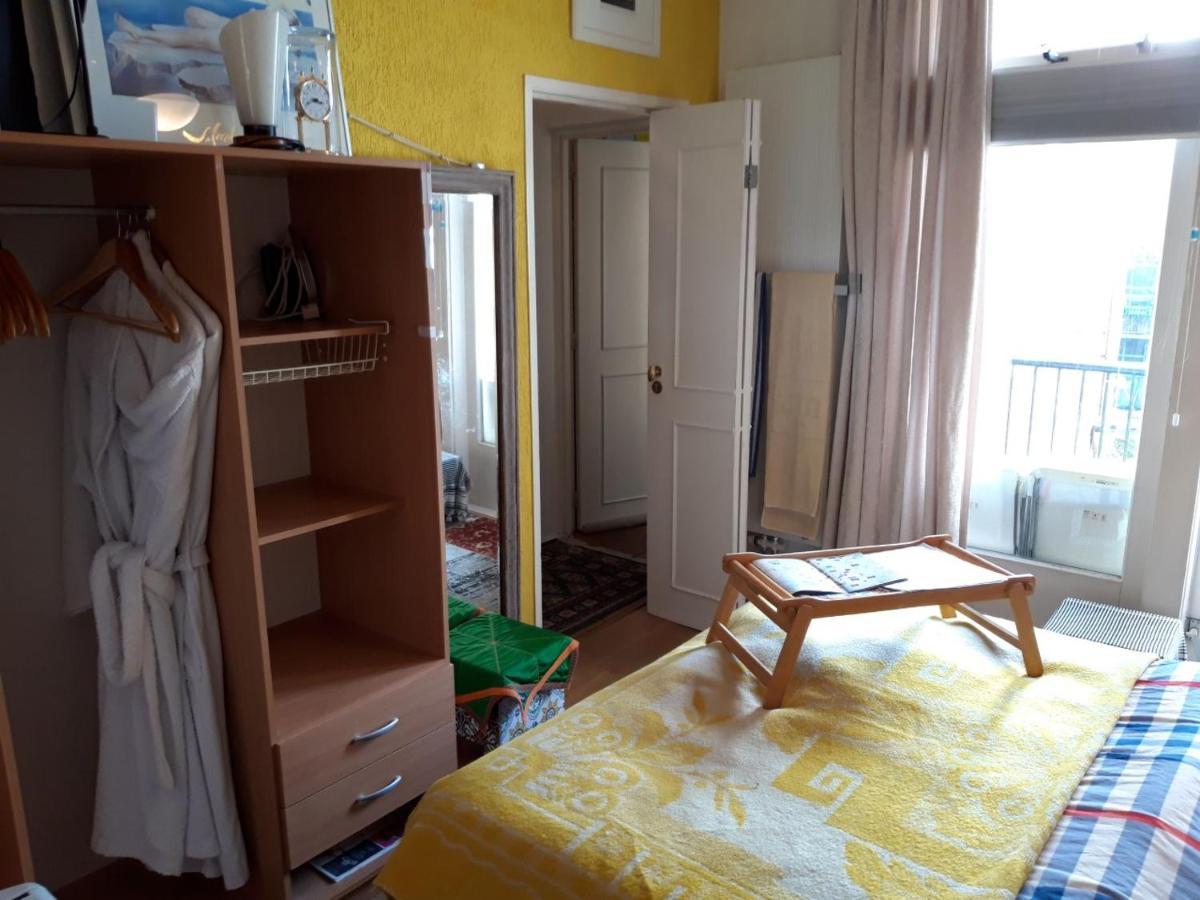 Homey Budget Bedroom Amsterdam Bagian luar foto