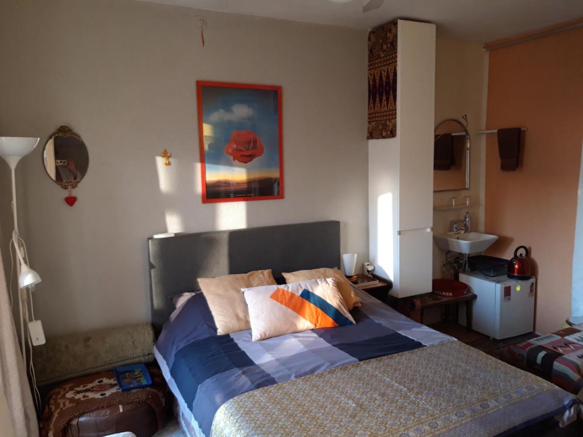 Homey Budget Bedroom Amsterdam Bagian luar foto