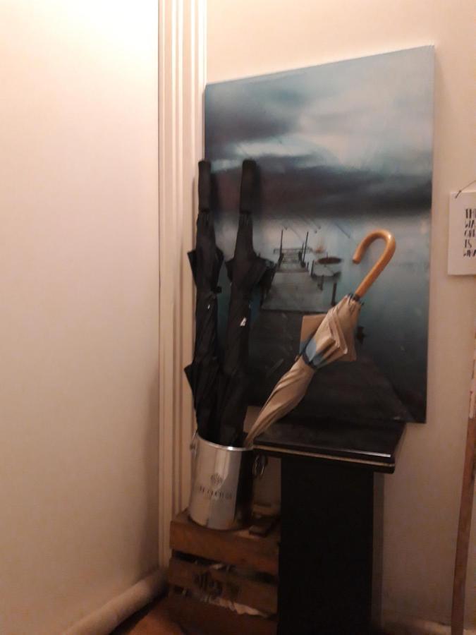 Homey Budget Bedroom Amsterdam Bagian luar foto