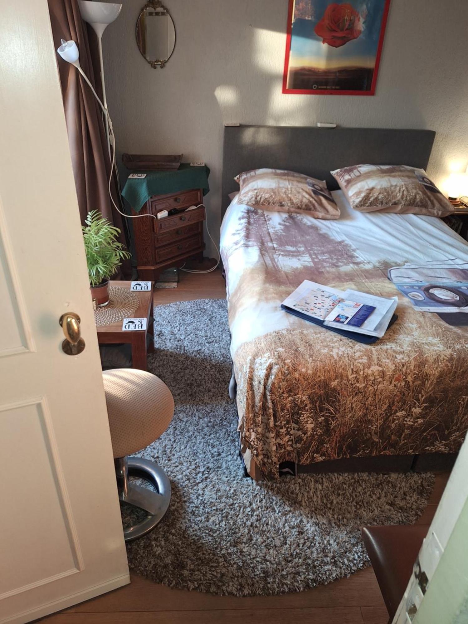 Homey Budget Bedroom Amsterdam Bagian luar foto