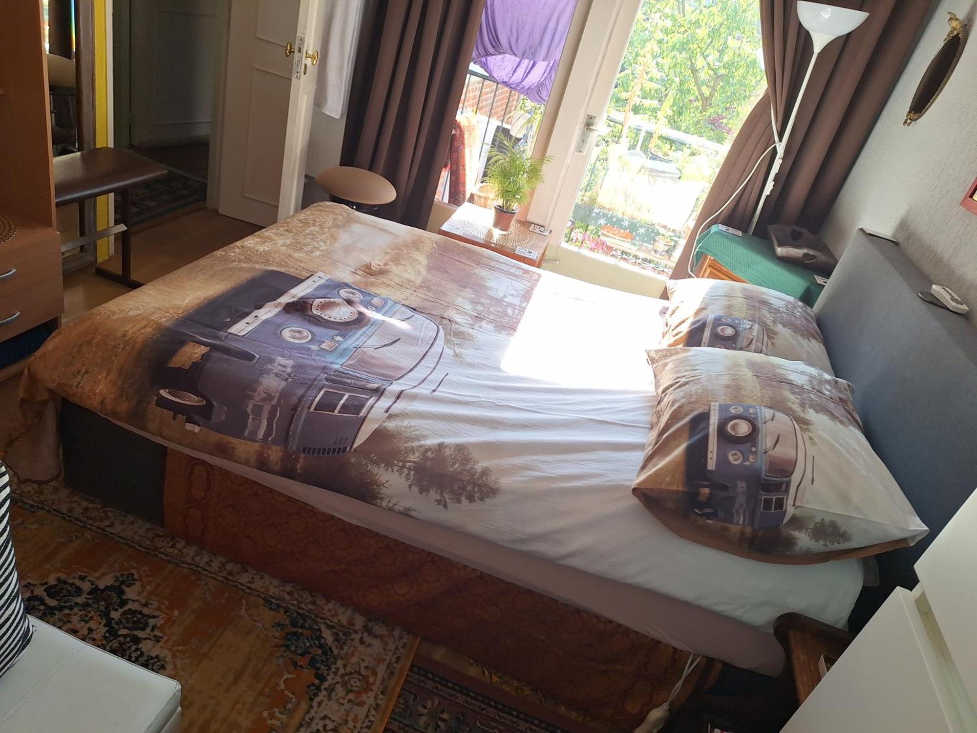 Homey Budget Bedroom Amsterdam Bagian luar foto